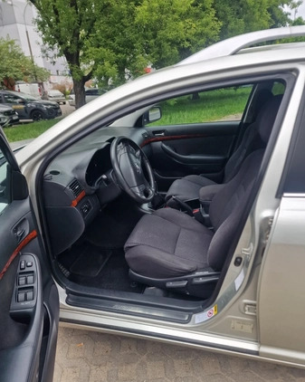 Toyota Avensis cena 10250 przebieg: 163875, rok produkcji 2003 z Poznań małe 92